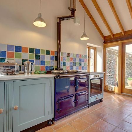 Вилла Williams Barn West Beckham Экстерьер фото